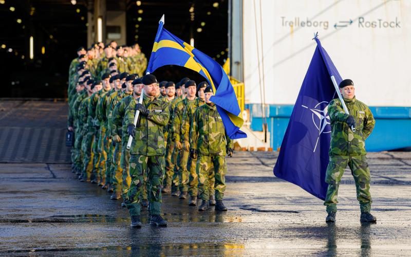 Swedish soldiers arrive in Latvia